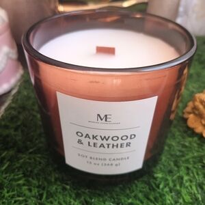 Oakwood &Leather Scented Candle 13oz